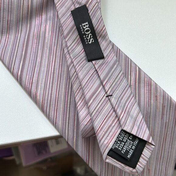 Hugo Boss lavender 100% silk tie.  Made in Italy. - Picture 3 of 4